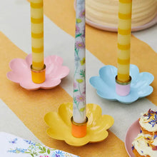 Afbeelding in Gallery-weergave laden, Kaarshouder emaille bloem - pastelkleur - set van 3 - Talking Tables