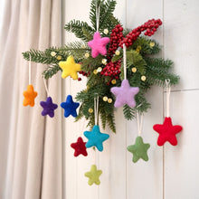 Afbeelding in Gallery-weergave laden, Kersthangers vilten sterren kleurmix - Sjaal met een verhaal