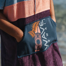 Afbeelding in Gallery-weergave laden, Surfponcho Kiholo  - dikke velours - M - Wave Hawaii