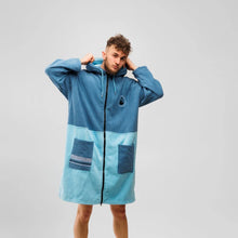 Afbeelding in Gallery-weergave laden, Surfponcho met lange. mouw en rits - BLEYS - Maat L / XL (unisex)- Wave Hawaii