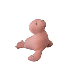 Afbeelding in Gallery-weergave laden, Knuffel zeehond linnen - Global Affairs - 3 kleuren