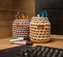 Afbeelding in Gallery-weergave laden, Upcycled potten - handmade van gerecycled katoen & glas - M