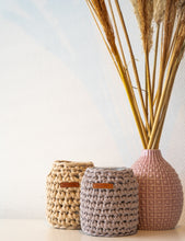 Afbeelding in Gallery-weergave laden, Upcycled potten - handmade van gerecycled katoen & glas - M