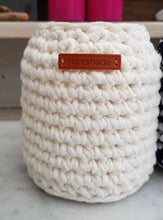 Afbeelding in Gallery-weergave laden, Upcycled potten - handmade van gerecycled katoen & glas - M