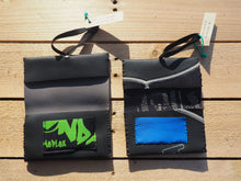 Afbeelding in Gallery-weergave laden, Tabacco etui/portemonnee van gerecyclde wetsuit - NALU