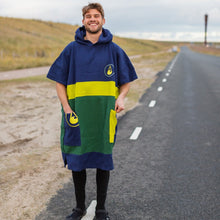 Afbeelding in Gallery-weergave laden, Surfponcho voor op reis - Pampatar - blauw/groen/geel -  L - Wave Hawaii