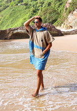 Afbeelding in Gallery-weergave laden, Surfponcho voor op reis - Blauw/Taupe L - Wave Hawaii