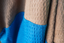 Afbeelding in Gallery-weergave laden, Surfponcho voor op reis - Blauw/Taupe L - Wave Hawaii