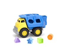 Afbeelding in Gallery-weergave laden, Zandspeelgoed truck met vormen sorteren - Greentoys