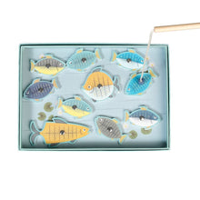 Afbeelding in Gallery-weergave laden, Houten visspel in giftbox  - Rex London.
