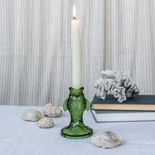 Afbeelding in Gallery-weergave laden, Kandelaar - vis groen glas - Rex London
