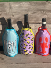 Afbeelding in Gallery-weergave laden, Koelsleeve voor wijnfles - vrouw met vissen - Gift Company
