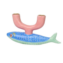 Afbeelding in Gallery-weergave laden, Kandelaar met 2 kaarsen - vis vorm - blauw - Talking Tables
