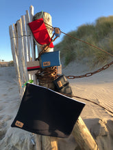 Afbeelding in Gallery-weergave laden, Zonnebril/telefoonhoesje van gerecyclede wetsuit - NALU
